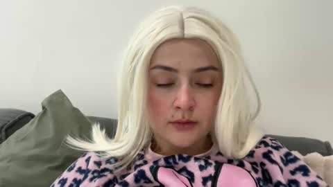 emily_morning_dew online show from November 23, 2025, 8:36 am