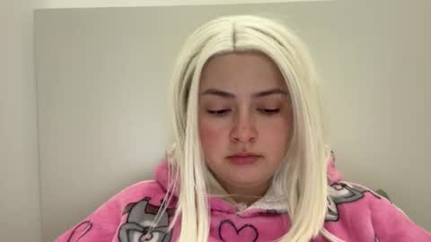 emily_morning_dew online show from December 17, 2025, 7:47 am