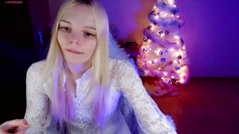 Snapshot of emily_nyaffe chatting on December 24, 2024, 9:22 pm Lia online show from December 24, 2024, 9:22 pm