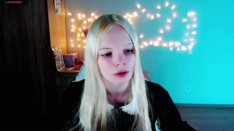 Snapshot of emily_nyaffe chatting on February 27, 2025, 9:47 pm Lia online show from February 27, 2025, 9:47 pm