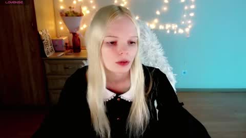 Snapshot of emily_nyaffe chatting on February 28, 2025, 12:20 pm Lia online show from February 28, 2025, 12:20 pm