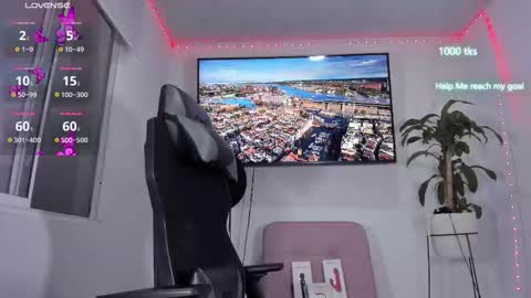 emily_palmeer online show from December 22, 2025, 11:18 am