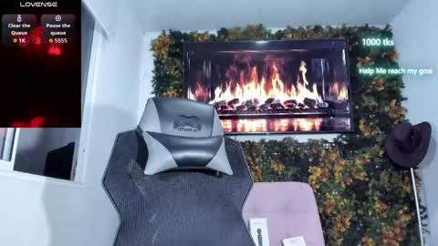 emily_palmeer online show from May 13, 2026, 10:01 am