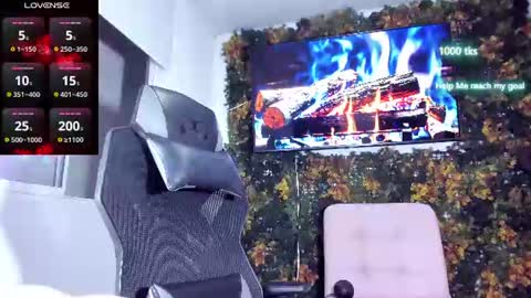 Snapshot of emily_palmeer chatting on July 12, 2026, 10:06 am emily_palmeer online show from July 12, 2026, 10:06 am