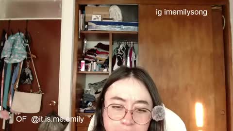 emily_pearl_ online show from May 16, 2026, 7:45 pm