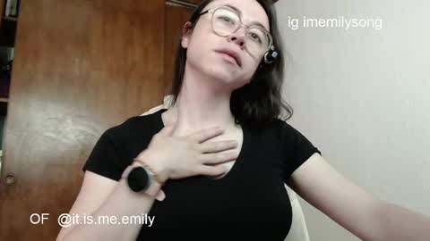 emily_pearl_ online show from June 3, 2026, 8:03 pm