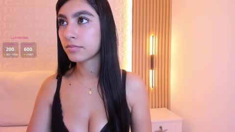 Snapshot of emily_roux chatting on December 3, 2025, 11:47 pm EMILY online show from December 3, 2025, 11:47 pm