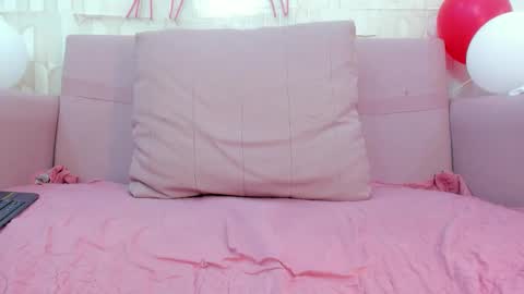 Snapshot of emily_sejmet chatting on February 14, 2026, 12:18 am SEJMET LOVE online show from February 14, 2026, 12:18 am