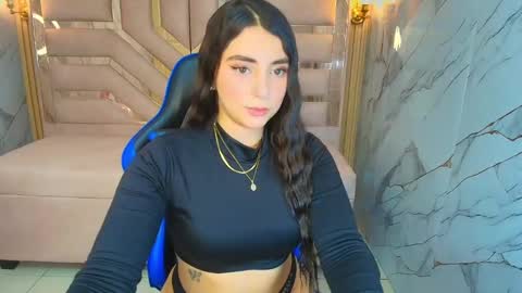 Snapshot of emily_sofia_r chatting on November 20, 2025, 7:57 pm Emily online show from November 20, 2025, 7:57 pm