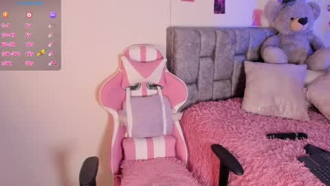 Snapshot of emily_vaughan chatting on May 27, 2026, 11:46 pm Emily. online show from May 27, 2026, 11:46 pm