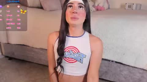 Snapshot of emily_vaughan chatting on June 11, 2026, 2:53 am Emily. online show from June 11, 2026, 2:53 am