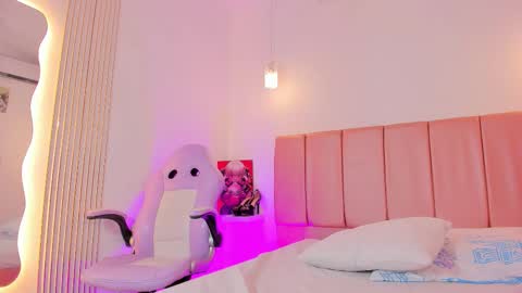 emily_walker4 online show from March 2, 2026, 7:15 am