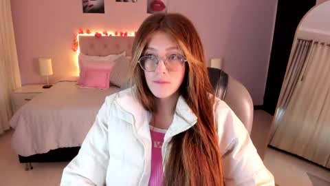 emily_warren__ online show from April 29, 2026, 8:04 pm