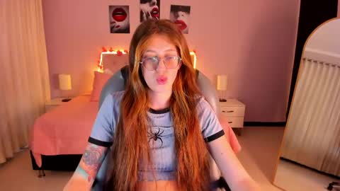 emily_warren__ online show from June 2, 2026, 7:49 pm