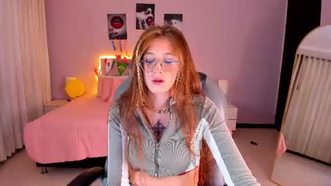 emily_warren__ online show from July 10, 2026, 8:11 pm