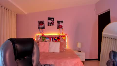 emily_warren__ online show from July 11, 2026, 7:49 pm