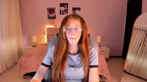 emily_warren__ online show from July 23, 2026, 8:40 pm