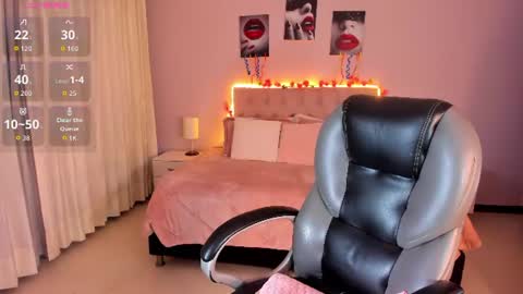 emily_warren__ online show from July 28, 2026, 9:14 pm
