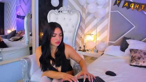 Snapshot of emily_white_1 chatting on November 30, 2025, 5:22 am Emily White online show from November 30, 2025, 5:22 am