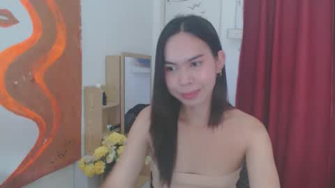 emily_xo143 online show from May 17, 2026, 2:35 pm