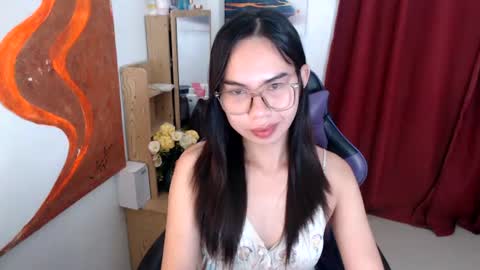 emily_xo143 online show from June 17, 2026, 5:32 am