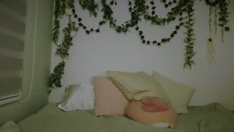 Snapshot of emilyalexa chatting on May 24, 2026, 12:32 pm Emily Alexa online show from May 24, 2026, 12:32 pm