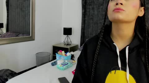 Emilyyy online show from May 2, 2026, 1:16 pm