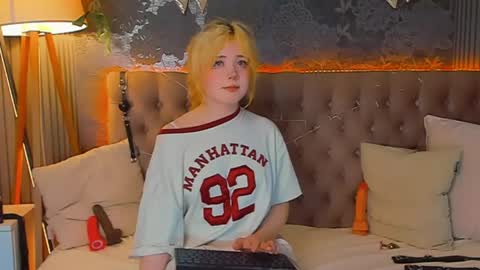 Baby Emelli online show from April 30, 2026, 6:53 am