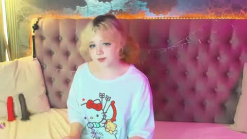 Snapshot of emilyangels chatting on May 28, 2026, 7:05 am Baby Emelli online show from May 28, 2026, 7:05 am