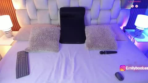 Snapshot of emilyboobss chatting on October 1, 2025, 5:46 am Emily online show from October 1, 2025, 5:46 am