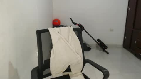 Snapshot of emilycute_18 chatting on March 11, 2025, 7:14 pm emily online show from March 11, 2025, 7:14 pm