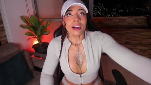 Snapshot of emilyfitness8 chatting on December 23, 2024, 6:22 am emily online show from December 23, 2024, 6:22 am