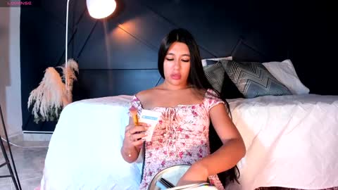 Snapshot of emilyh_ chatting on December 15, 2024, 10:39 am Emily online show from December 15, 2024, 10:39 am