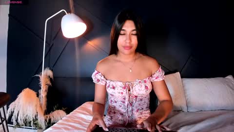 Snapshot of emilyh_ chatting on December 15, 2024, 1:43 pm Emily online show from December 15, 2024, 1:43 pm