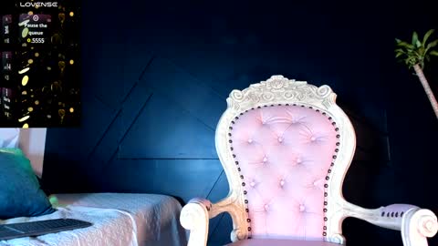 Snapshot of emilyh_ chatting on December 19, 2024, 11:18 am Emily online show from December 19, 2024, 11:18 am