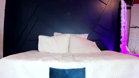 Snapshot of emilyh_ chatting on January 16, 2025, 10:53 am Emily online show from January 16, 2025, 10:53 am