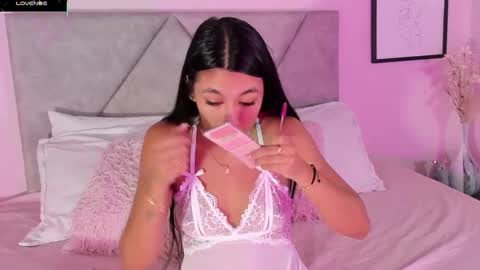 Snapshot of emilyh_ chatting on November 12, 2025, 10:26 am Emily online show from November 12, 2025, 10:26 am