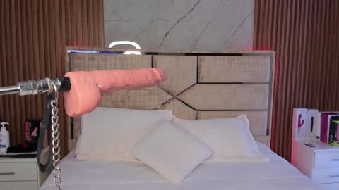 Emily Hendrix online show from December 21, 2024, 8:18 am