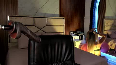 Emily Hendrix online show from September 25, 2025, 7:50 pm