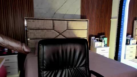 Emily Hendrix online show from October 9, 2025, 8:07 pm