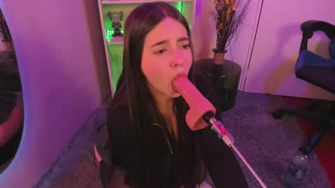 Snapshot of emilykarterr chatting on December 13, 2024, 6:59 pm VALEEEN online show from December 13, 2024, 6:59 pm