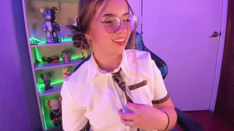 Snapshot of emilykarterr chatting on March 8, 2025, 8:14 pm VALEEEN online show from March 8, 2025, 8:14 pm