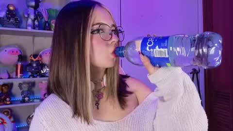 Snapshot of emilykarterr chatting on September 24, 2025, 5:38 pm VALEEEN online show from September 24, 2025, 5:38 pm