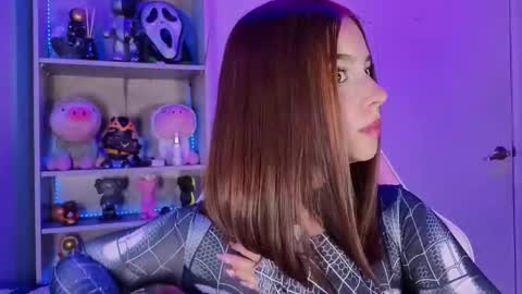 Snapshot of emilykarterr chatting on November 8, 2025, 8:40 pm VALEEEN online show from November 8, 2025, 8:40 pm