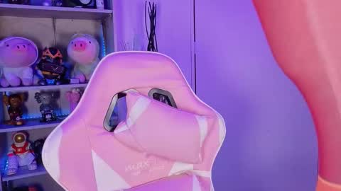 Snapshot of emilykarterr chatting on November 28, 2025, 4:42 pm VALEEEN online show from November 28, 2025, 4:42 pm