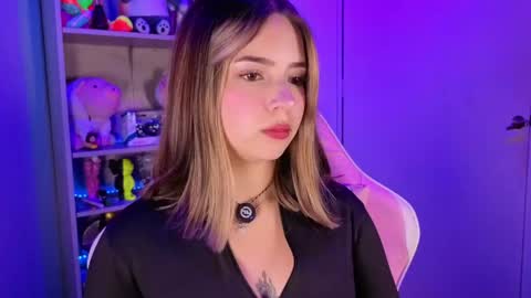 Snapshot of emilykarterr chatting on May 9, 2026, 3:28 pm VALEEEN online show from May 9, 2026, 3:28 pm