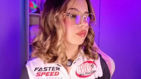 Snapshot of emilykarterr chatting on May 27, 2026, 3:09 pm VALEEEN online show from May 27, 2026, 3:09 pm