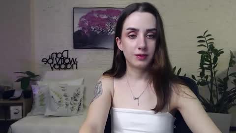 Snapshot of emilylayer chatting on January 5, 2025, 12:20 am Emyli online show from January 5, 2025, 12:20 am