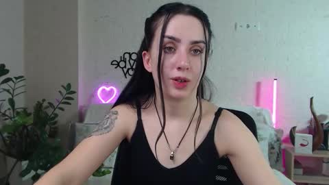 Snapshot of emilylayer chatting on March 4, 2025, 1:01 am Emyli online show from March 4, 2025, 1:01 am