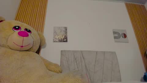 Snapshot of emilylittle___ chatting on April 15, 2026, 5:53 pm EMI online show from April 15, 2026, 5:53 pm
